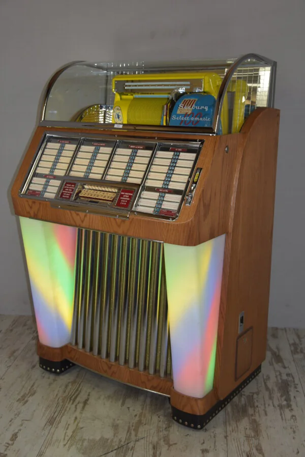 jukebox-seeburg-model-c-1953-100-selections-restored-cabinet Jukebox Seeburg Modèle C - 100 Sélections - 1953 – Image 1